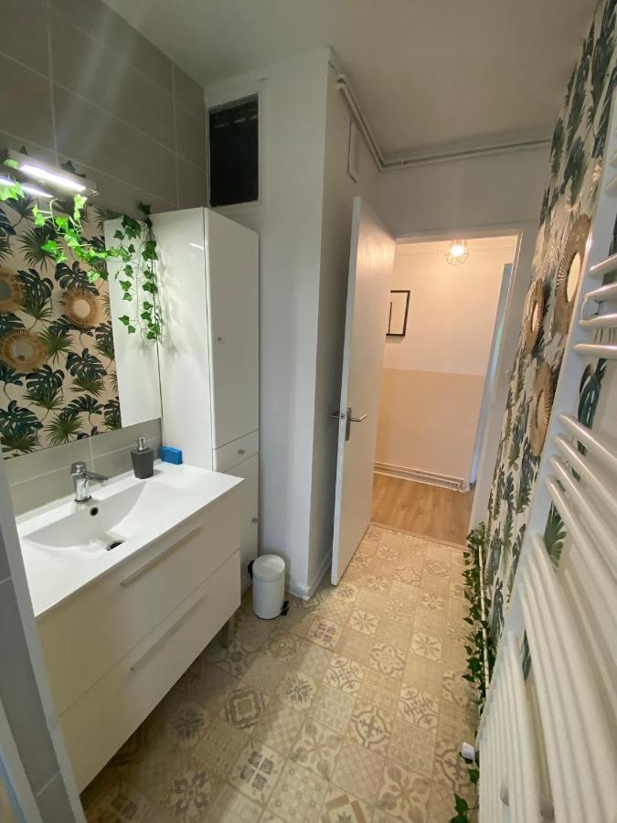 Superbe Appartement Au Calme Avec Parking Gratuit. Merignac  Luaran gambar